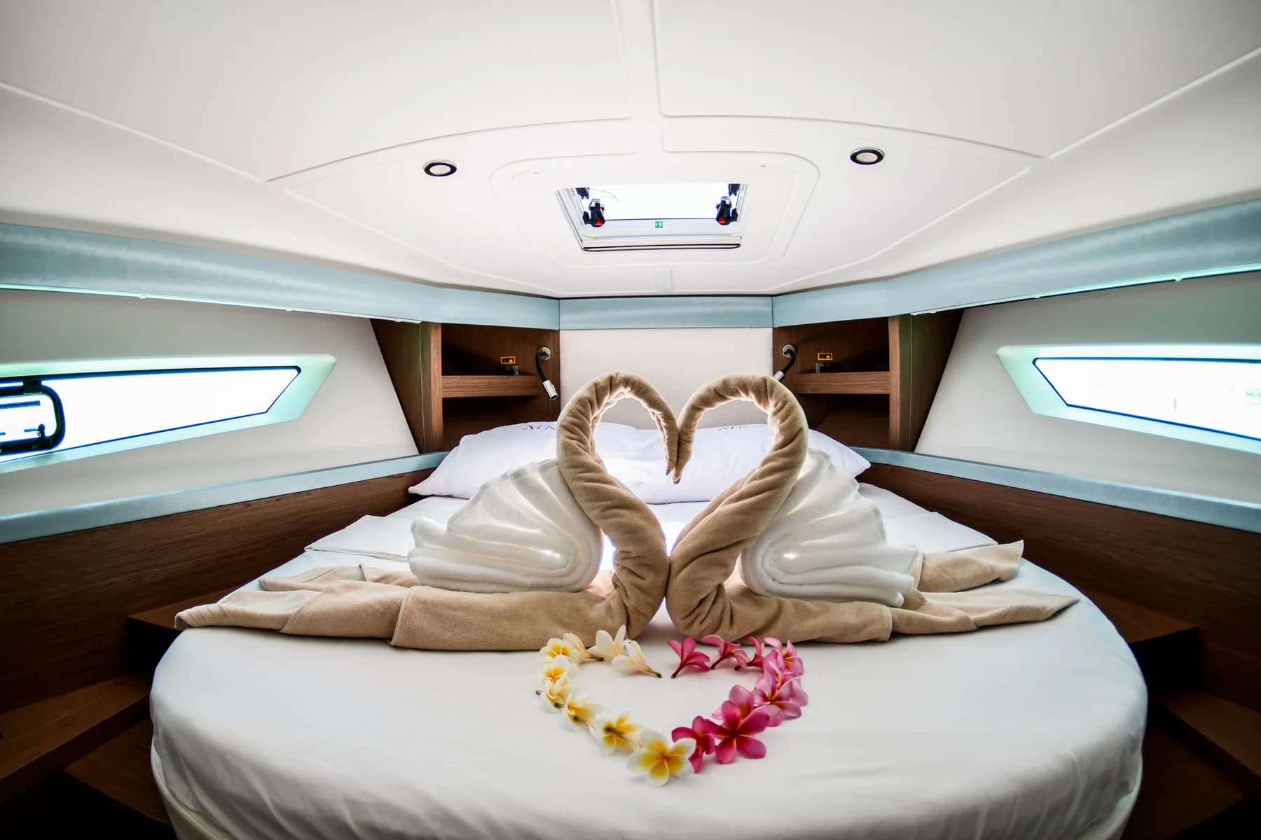 Maga Kani private motor yacht charter, Yacht Mauritius