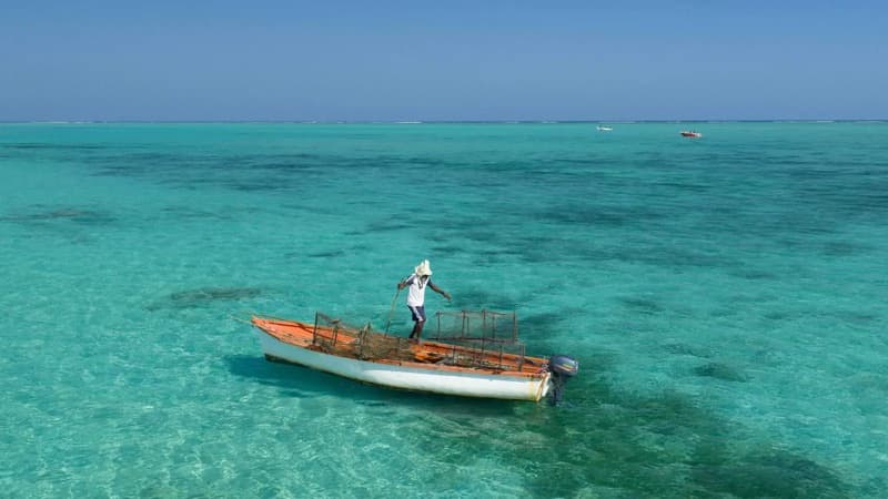 Traditional pirogue on the turquoise lagoon of Mauritius