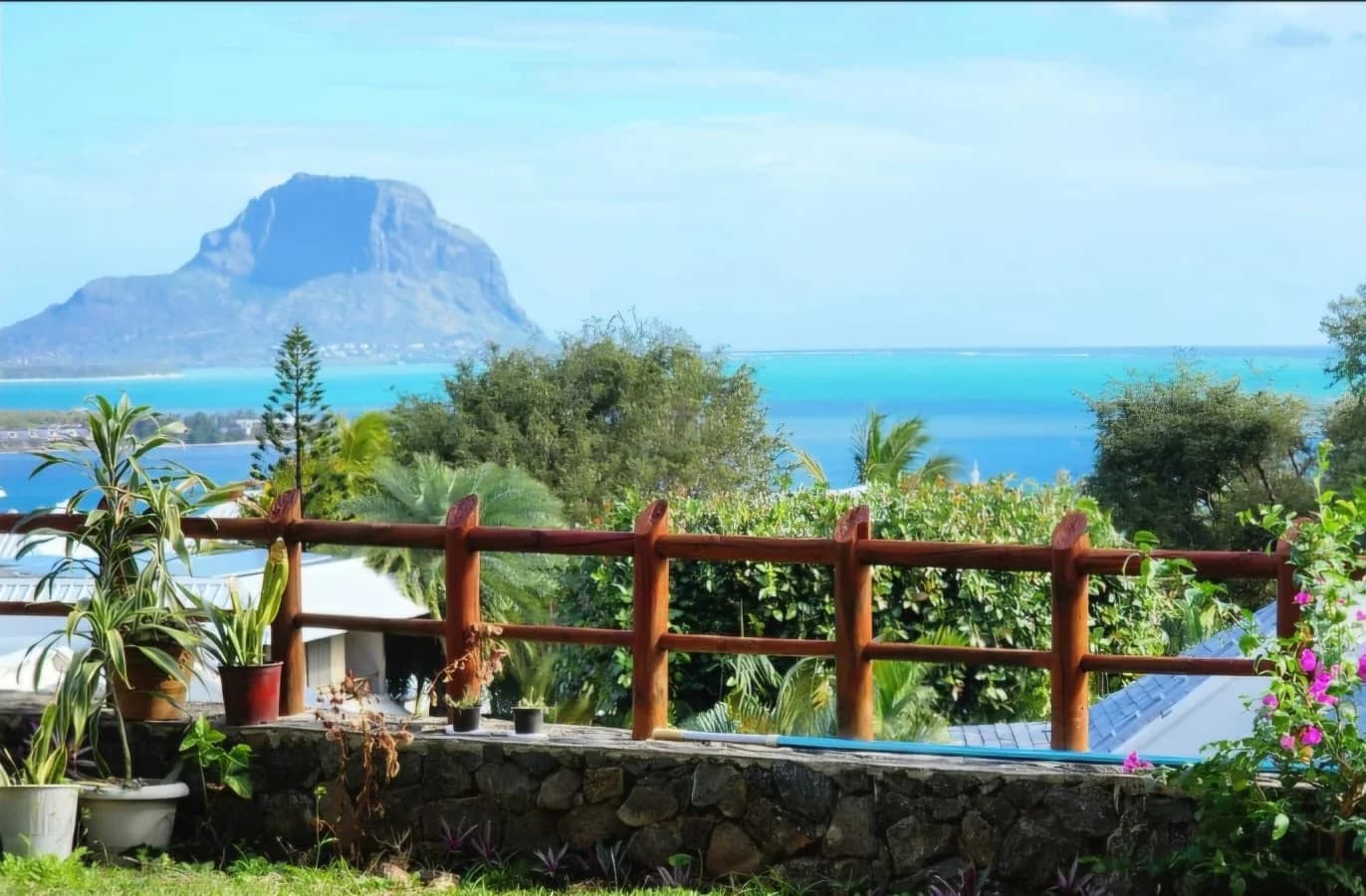 Cover photograph for Numi Bay - Amazing Apartment with Morne View.